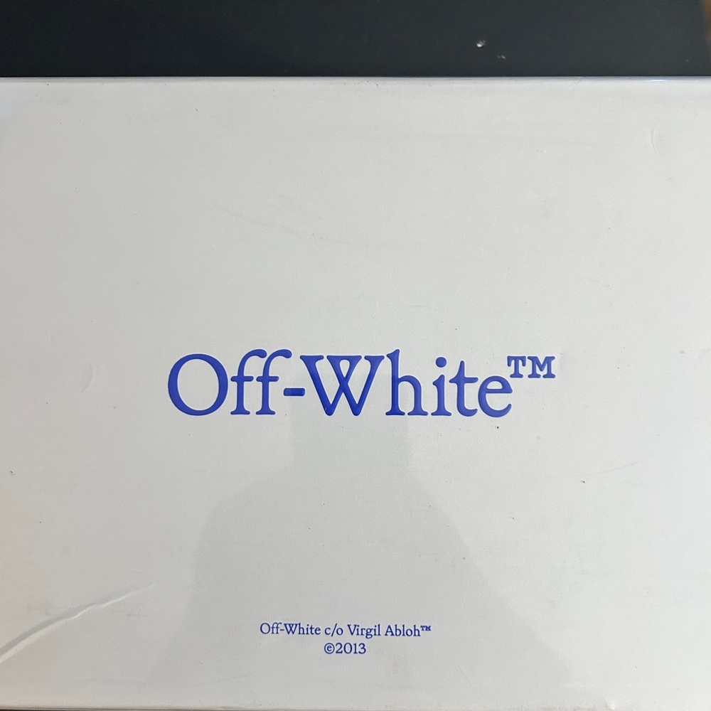 Off-White - Picture 8 of 9